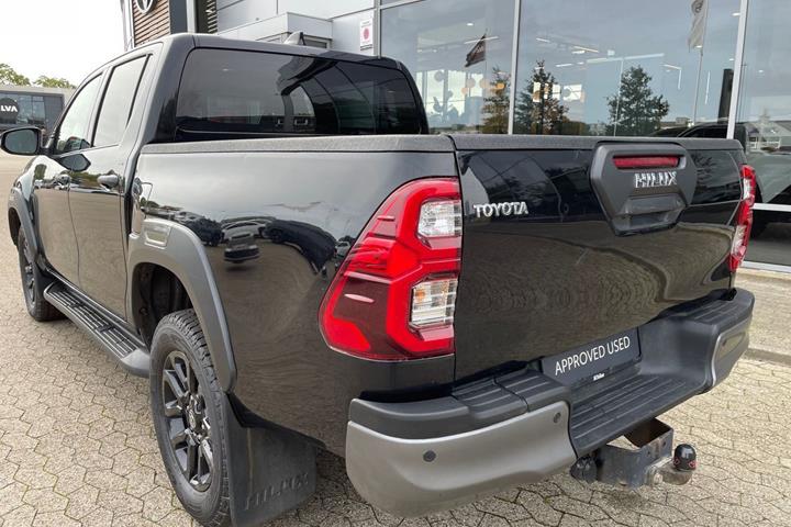 Sort Toyota HiLux fra 2022