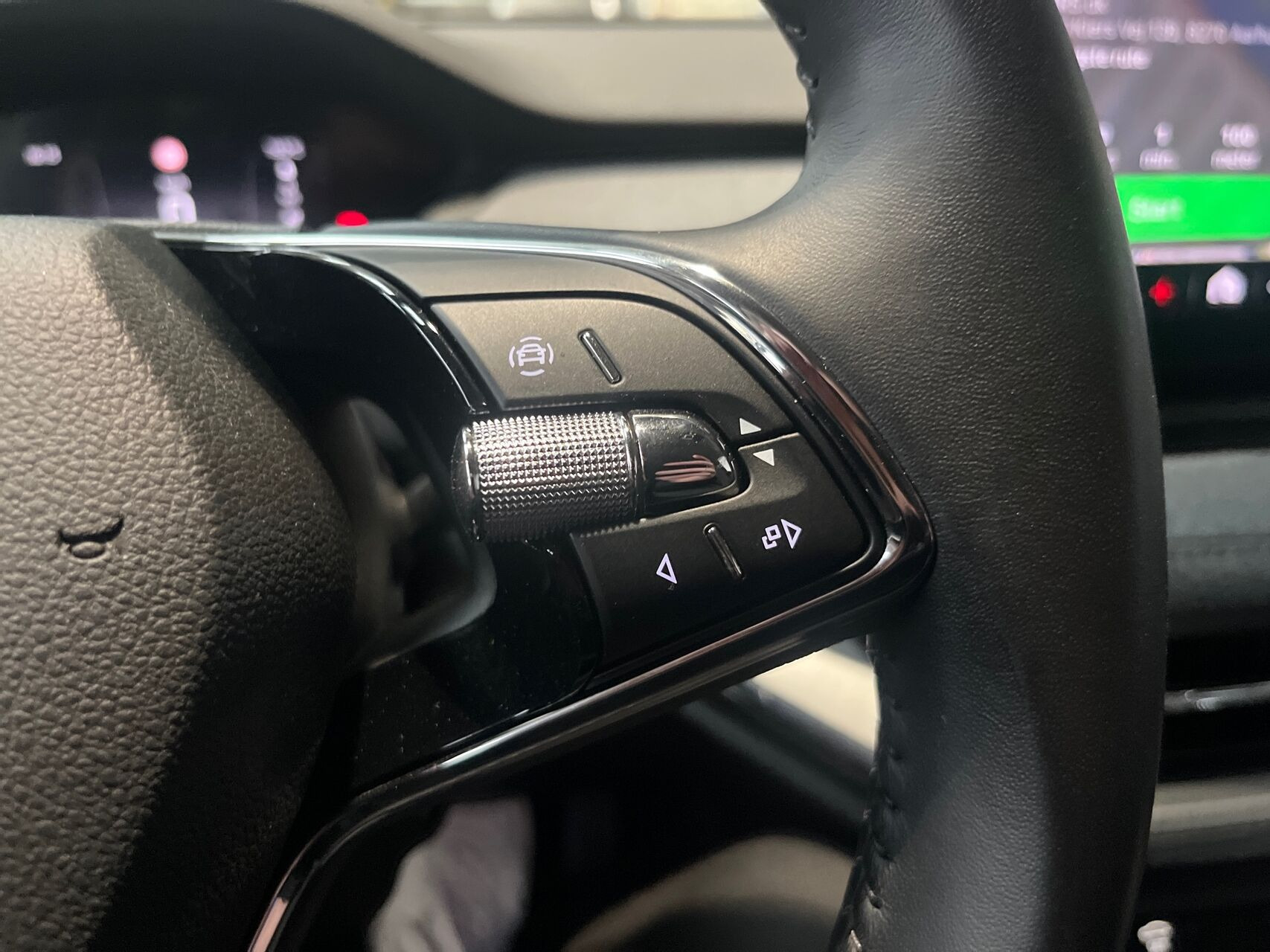 Blå Skoda Enyaq fra 2022