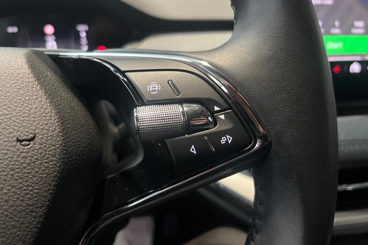 Blå Skoda Enyaq fra 2022
