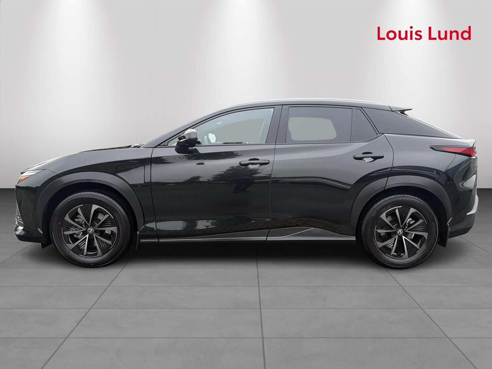 Sort Lexus RZ fra 2026