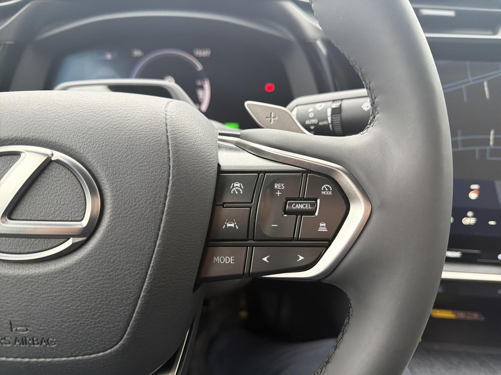 Sort Lexus RZ fra 2026