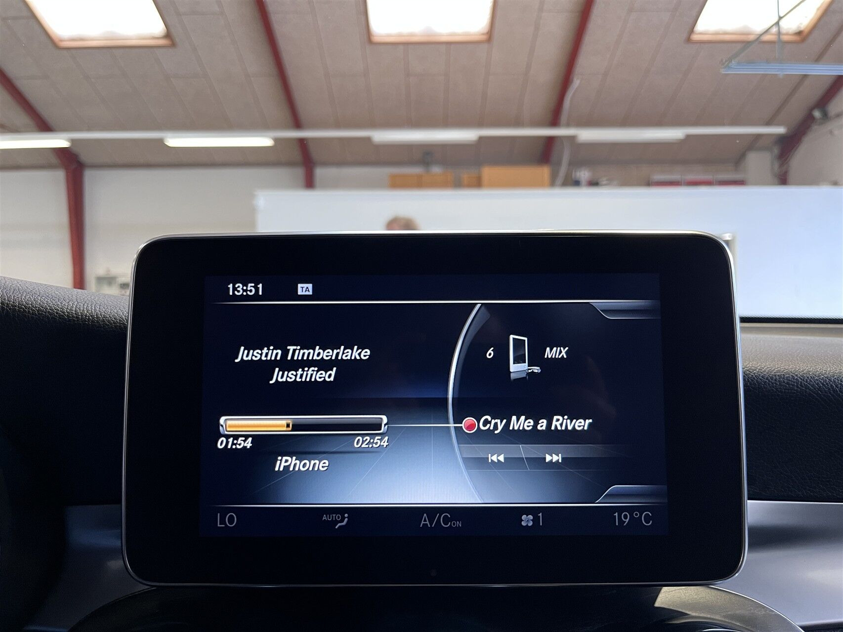Grå Mercedes GLC220 d fra 2019