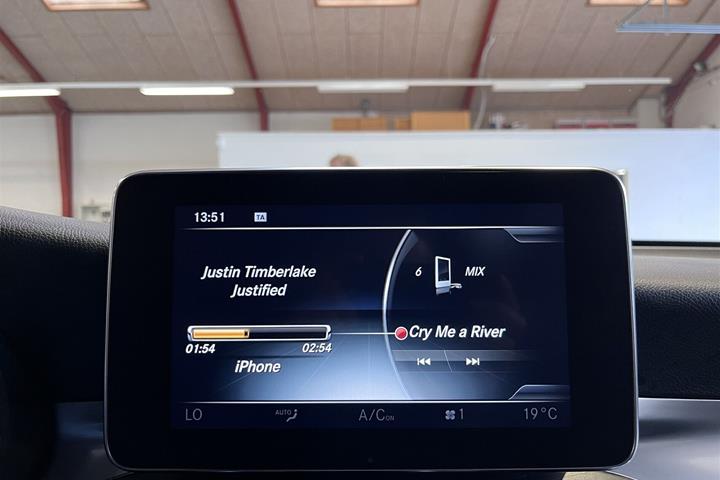 Grå Mercedes GLC220 d fra 2019
