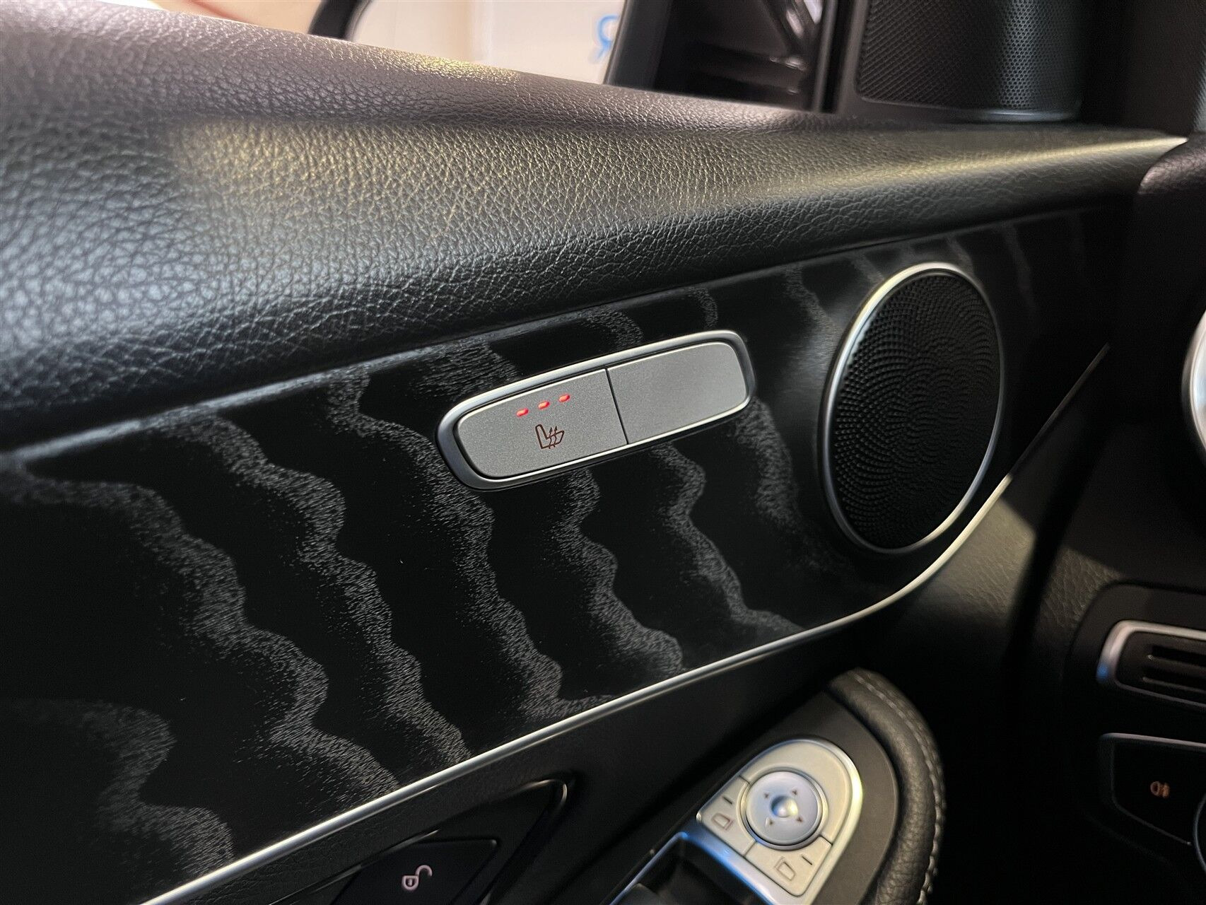 Grå Mercedes GLC220 d fra 2019