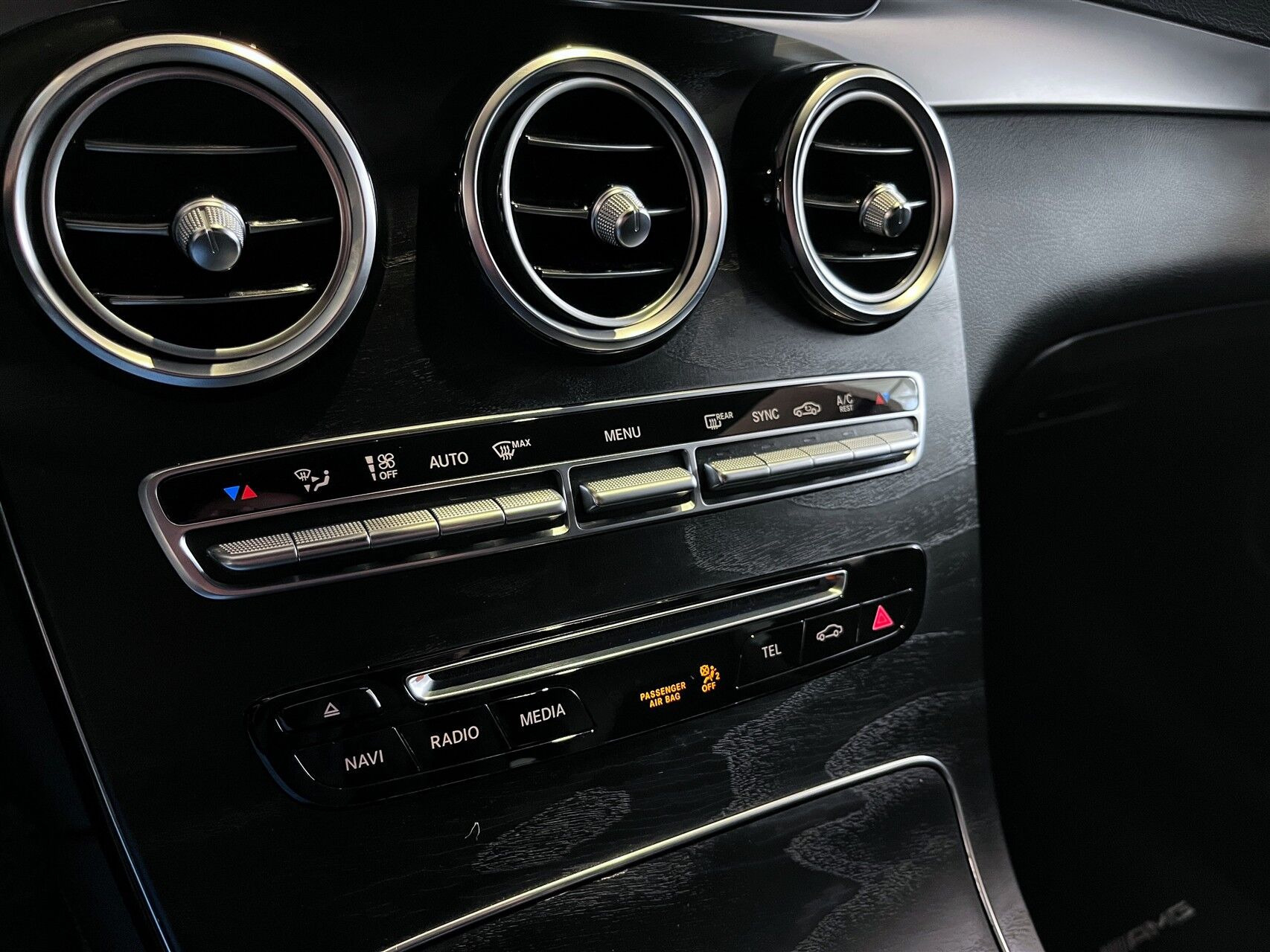 Grå Mercedes GLC220 d fra 2019