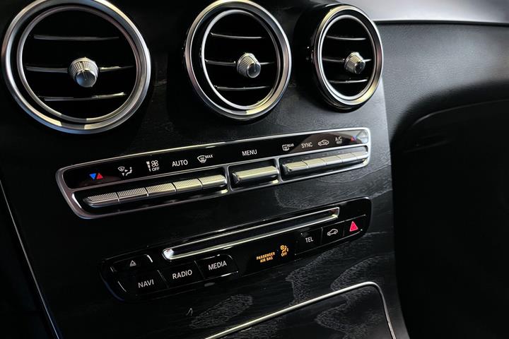 Grå Mercedes GLC220 d fra 2019