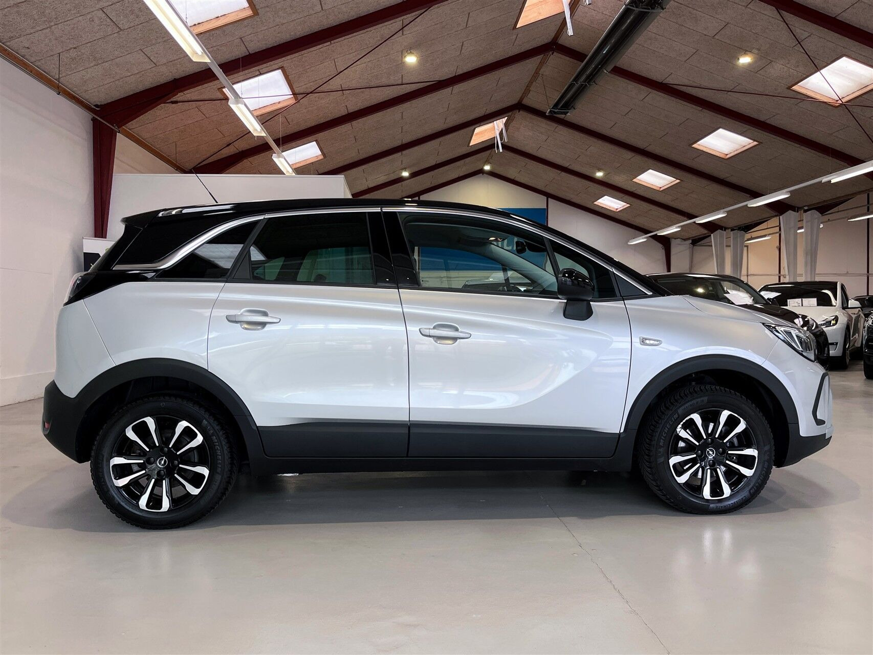 Sølv Opel Crossland fra 2024