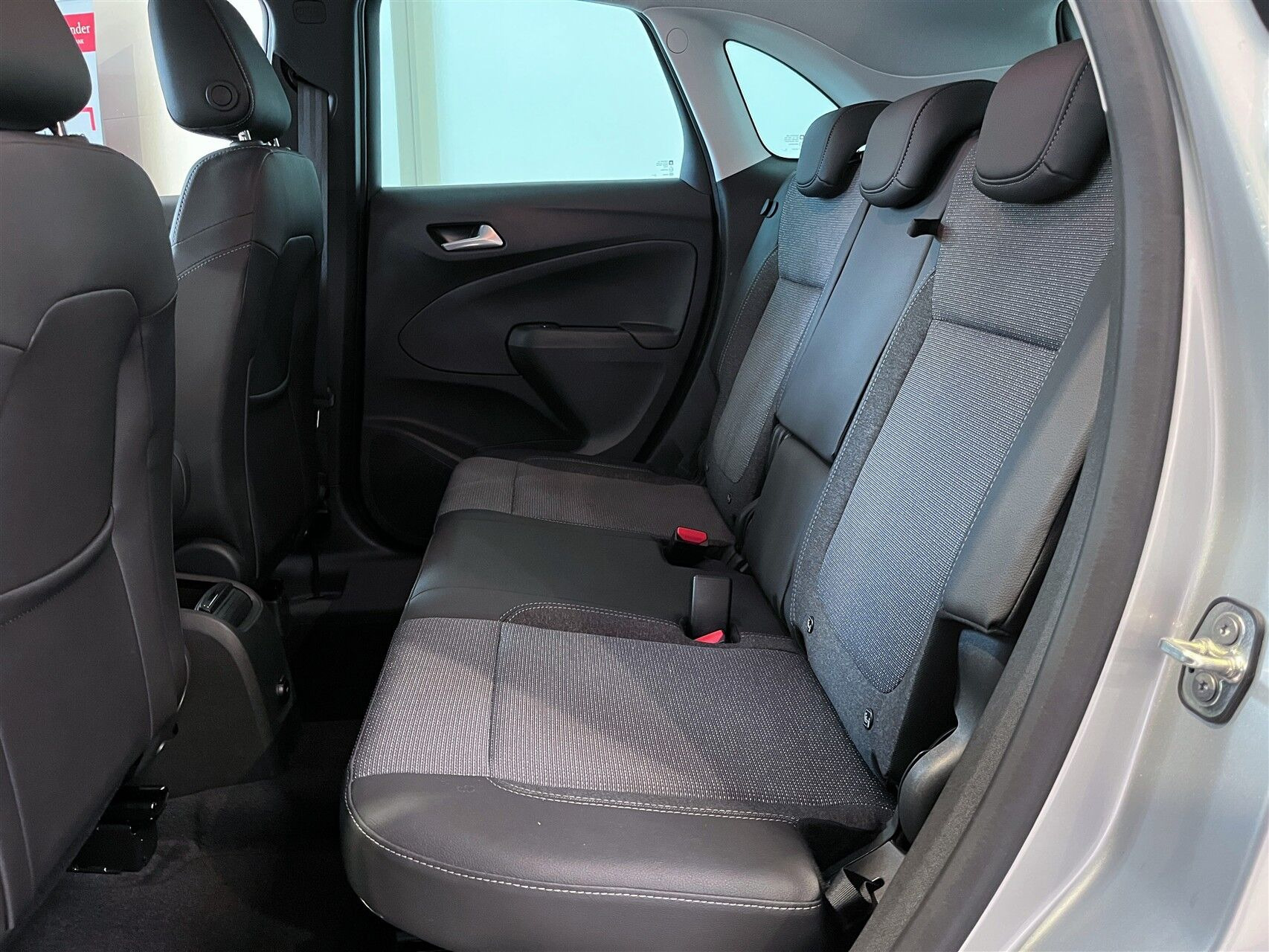 Sølv Opel Crossland fra 2024