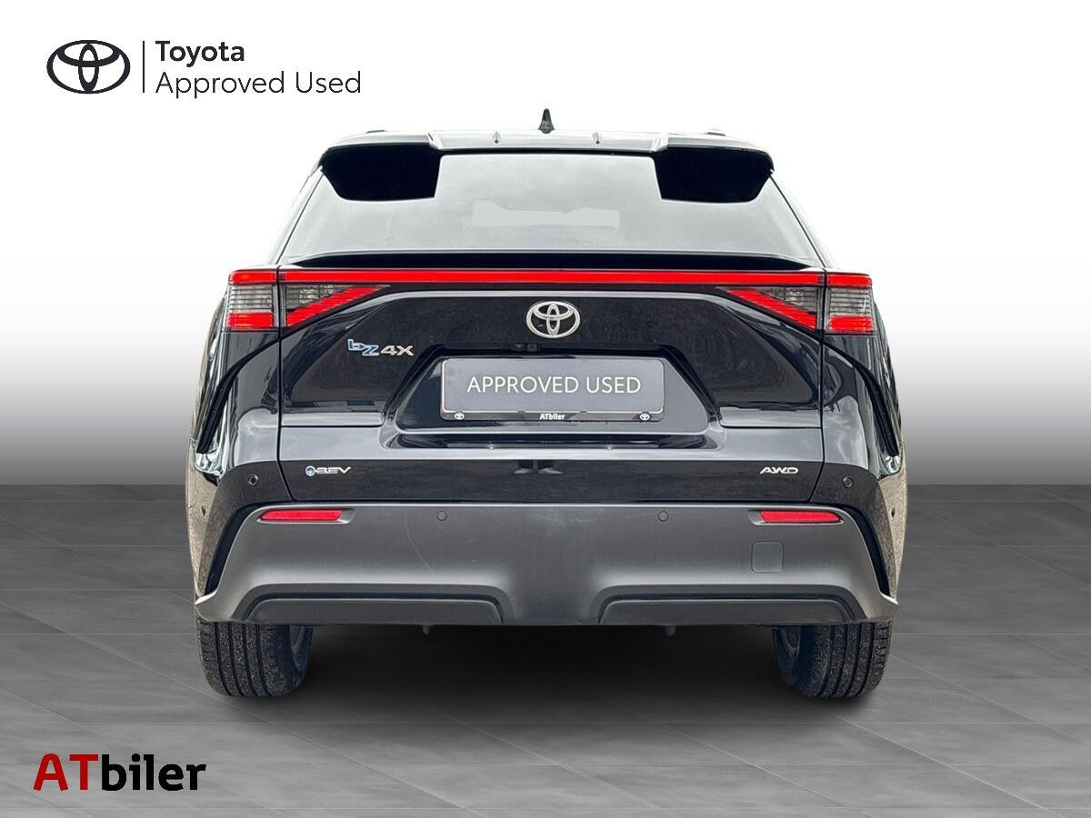 Sort Toyota BZ4X fra 2026