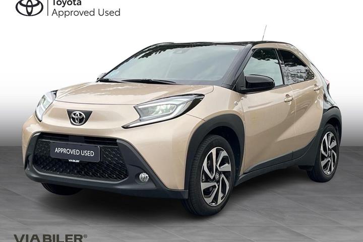 Grå Toyota Aygo X fra 2024 set udefra