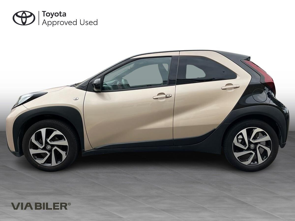 Grå Toyota Aygo X fra 2024