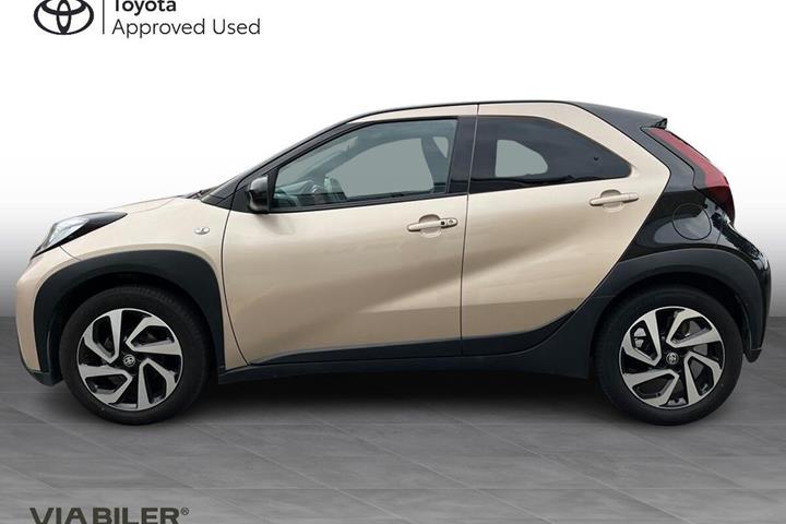 Grå Toyota Aygo X fra 2024
