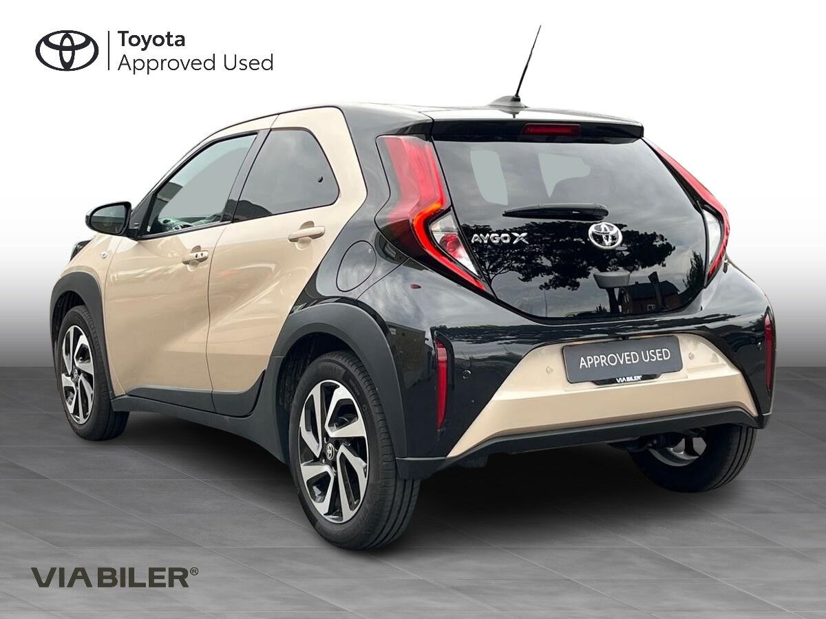 Grå Toyota Aygo X fra 2024