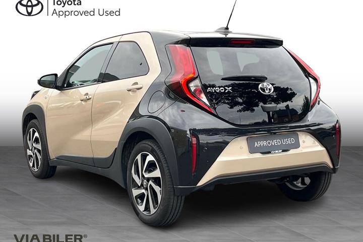 Grå Toyota Aygo X fra 2024