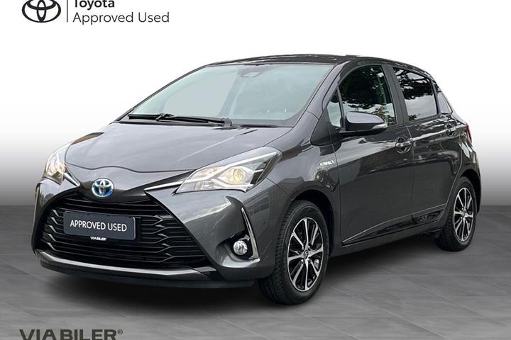 Grå Toyota Yaris fra 2018 set udefra