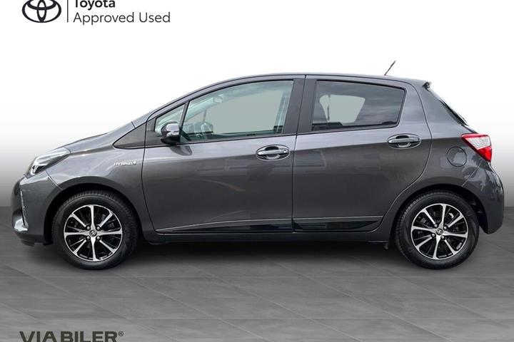 Grå Toyota Yaris fra 2018