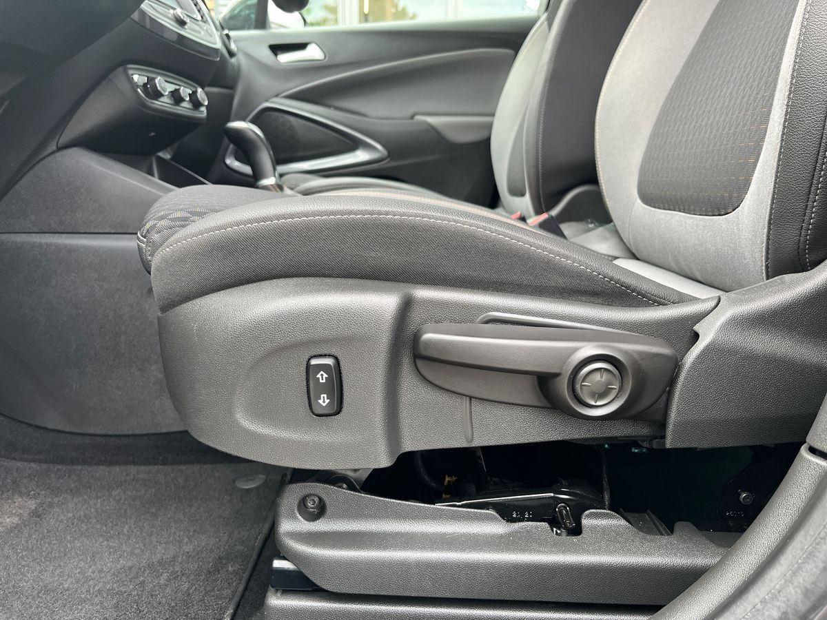Sort Opel Crossland X fra 2020