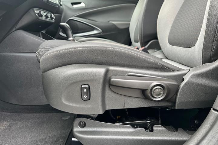 Sort Opel Crossland X fra 2020
