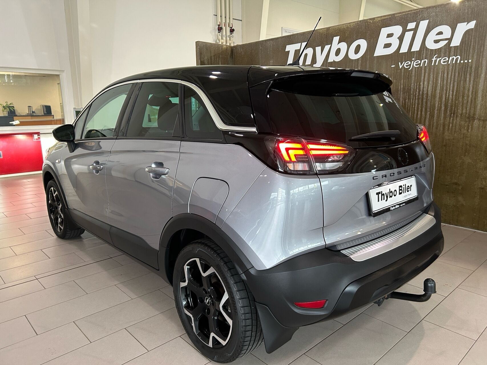 Grå Opel Crossland fra 2022