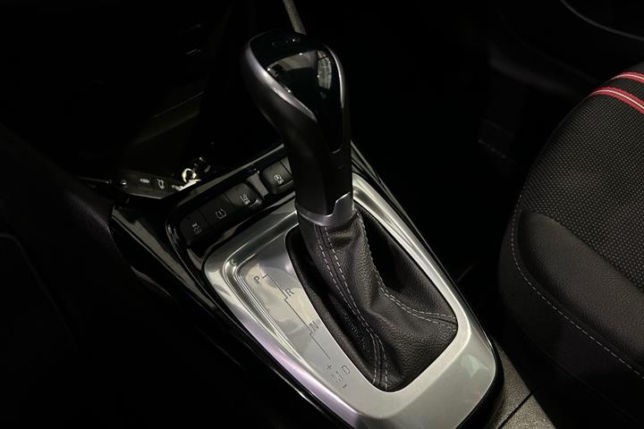 Grå Opel Crossland fra 2022