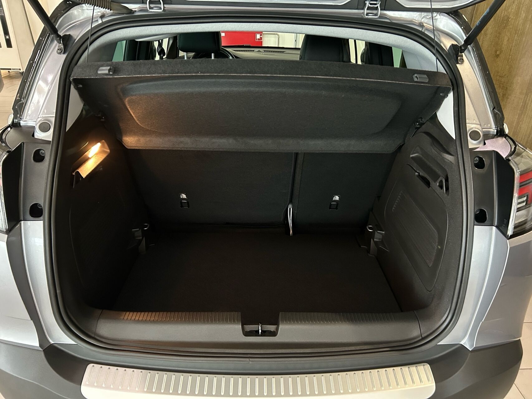 Grå Opel Crossland fra 2022