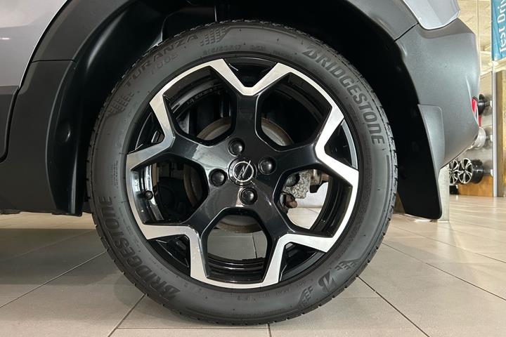 Grå Opel Crossland fra 2022