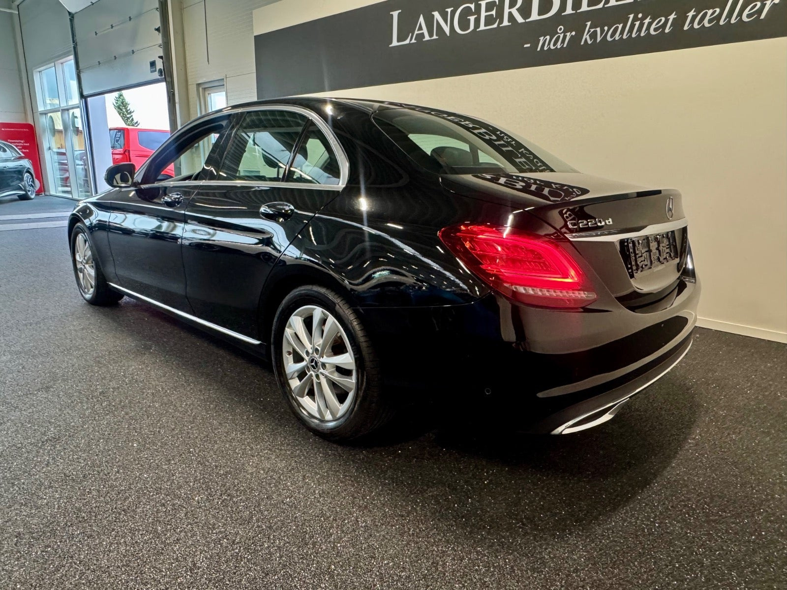 Sort Mercedes C220 d fra 2019