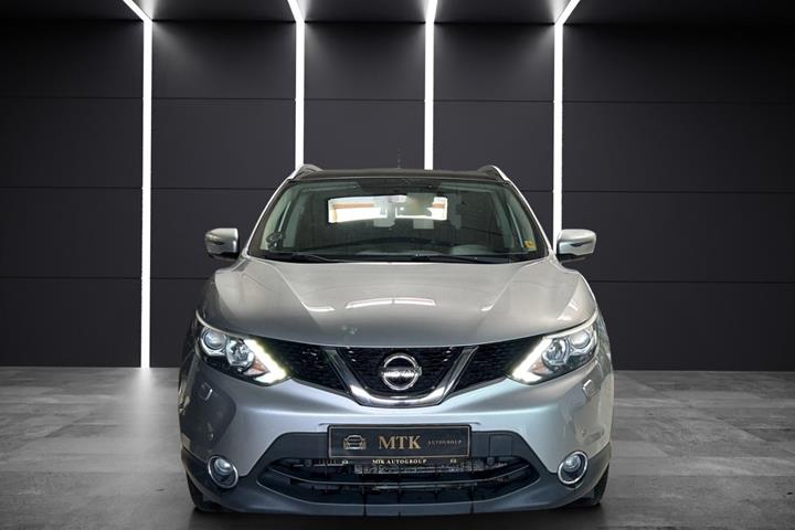 Sølv Nissan Qashqai fra 2016
