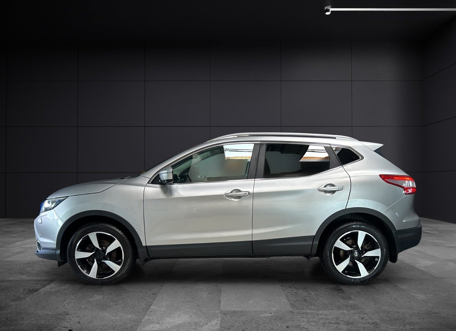 Sølv Nissan Qashqai fra 2016