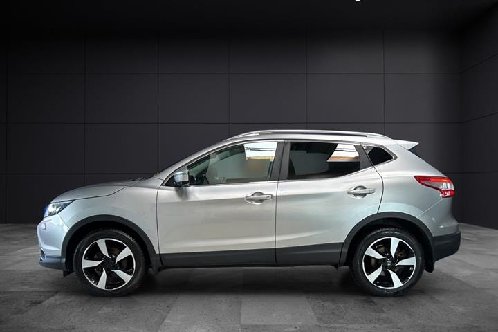 Sølv Nissan Qashqai fra 2016
