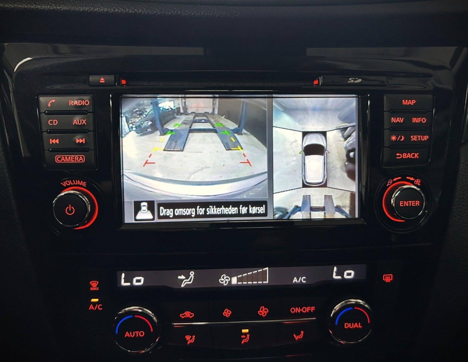 Sølv Nissan Qashqai fra 2016