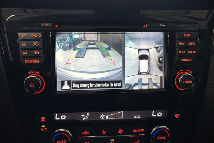 Sølv Nissan Qashqai fra 2016