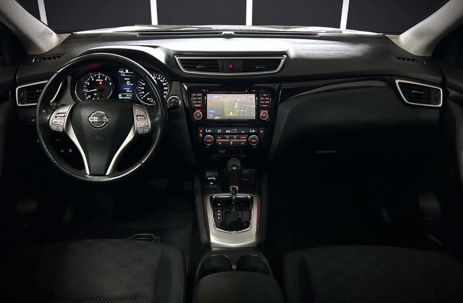 Sølv Nissan Qashqai fra 2016