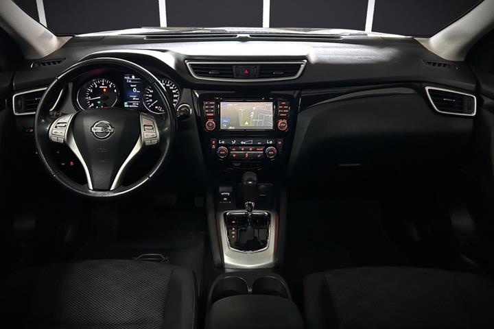 Sølv Nissan Qashqai fra 2016