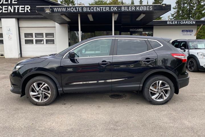Sort Nissan Qashqai fra 2016
