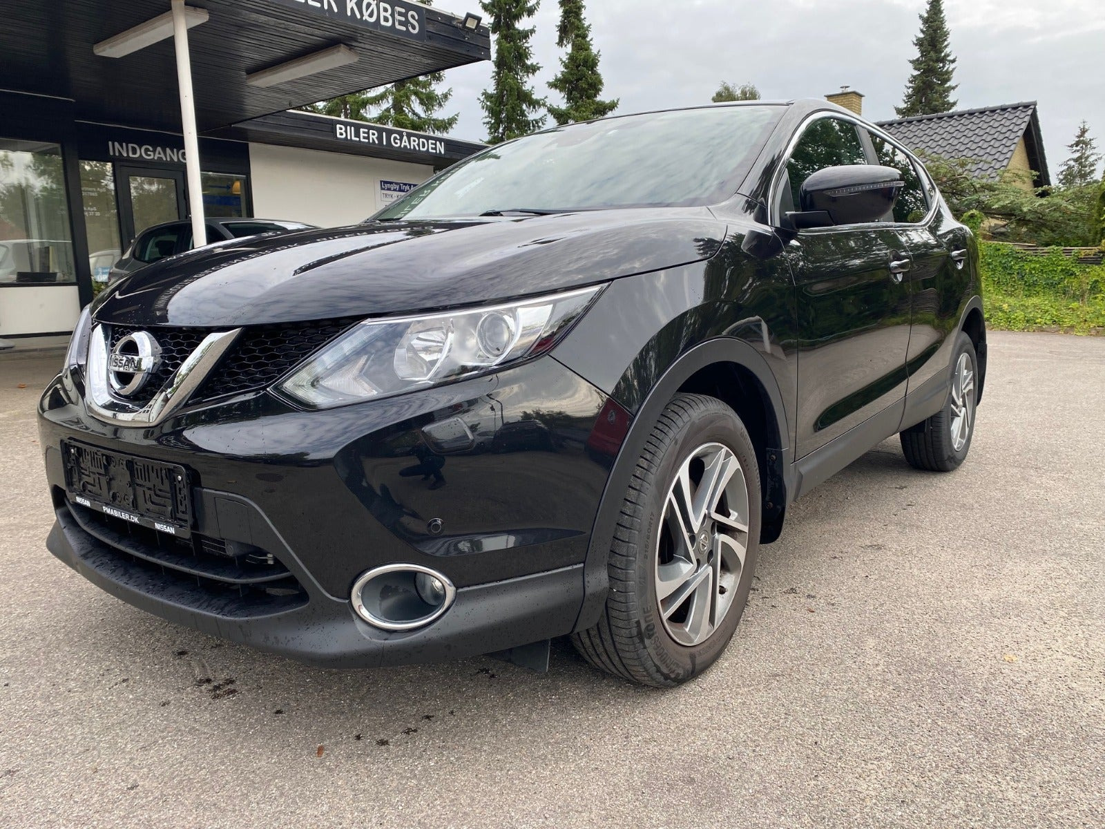 Sort Nissan Qashqai fra 2016