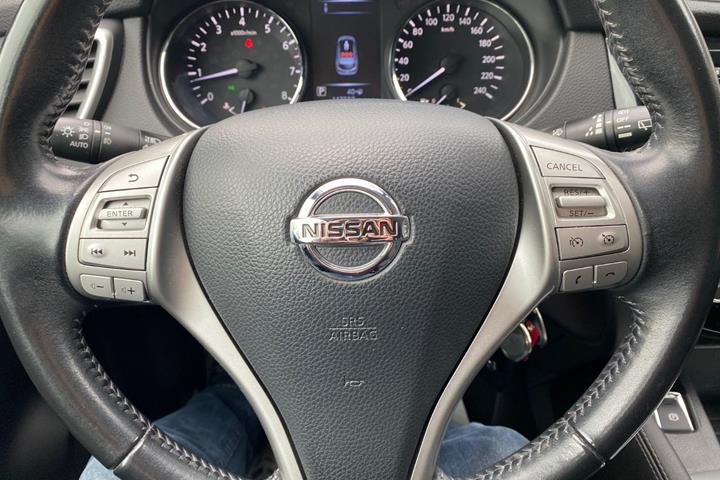 Sort Nissan Qashqai fra 2016