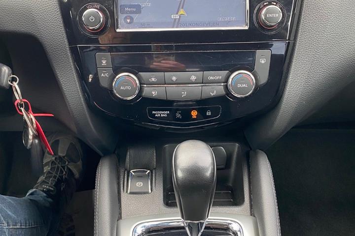 Sort Nissan Qashqai fra 2016