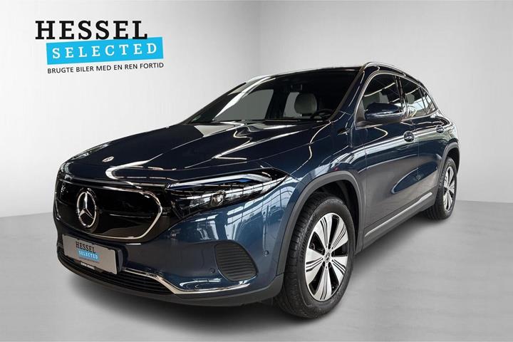 Blå Mercedes EQA250 fra 2022 set udefra