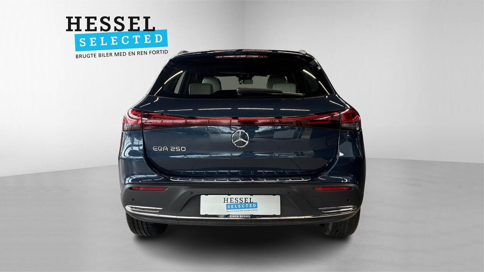 Blå Mercedes EQA250 fra 2022