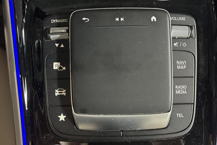 Blå Mercedes EQA250 fra 2022