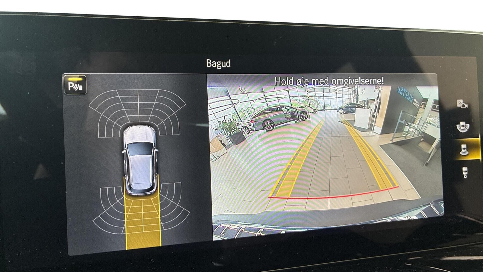 Blå Mercedes EQA250 fra 2022