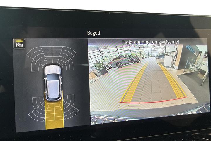 Blå Mercedes EQA250 fra 2022