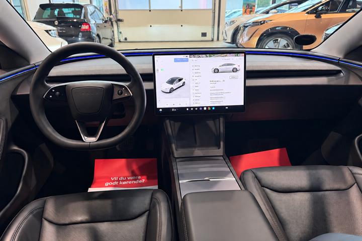 Hvid Tesla Model 3 fra 2026