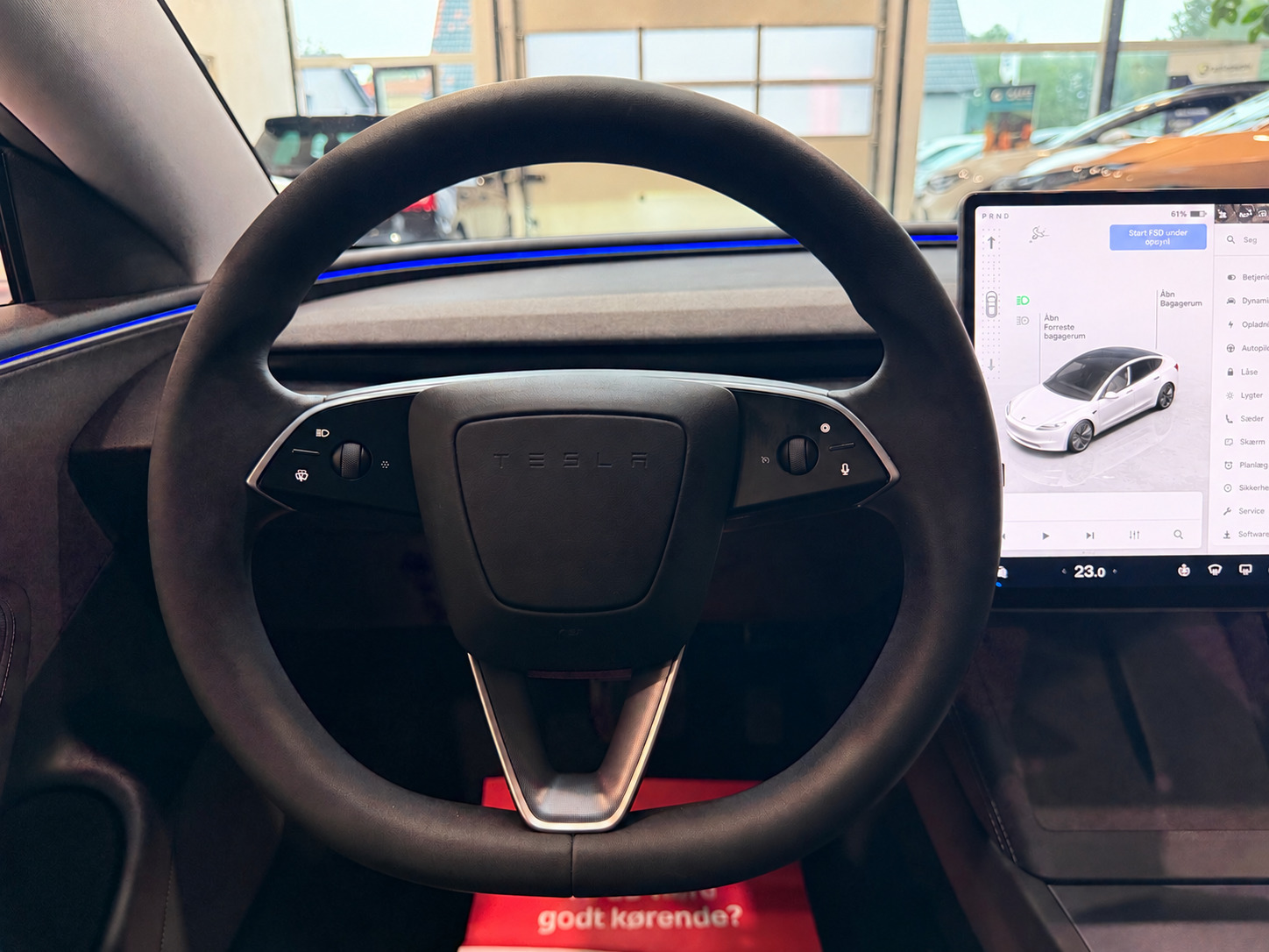Hvid Tesla Model 3 fra 2026