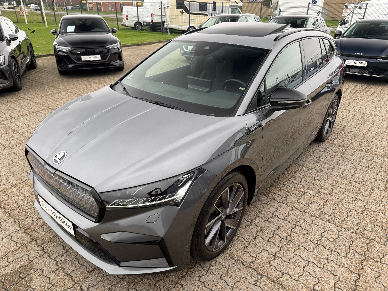 Grå Skoda Enyaq fra 2023