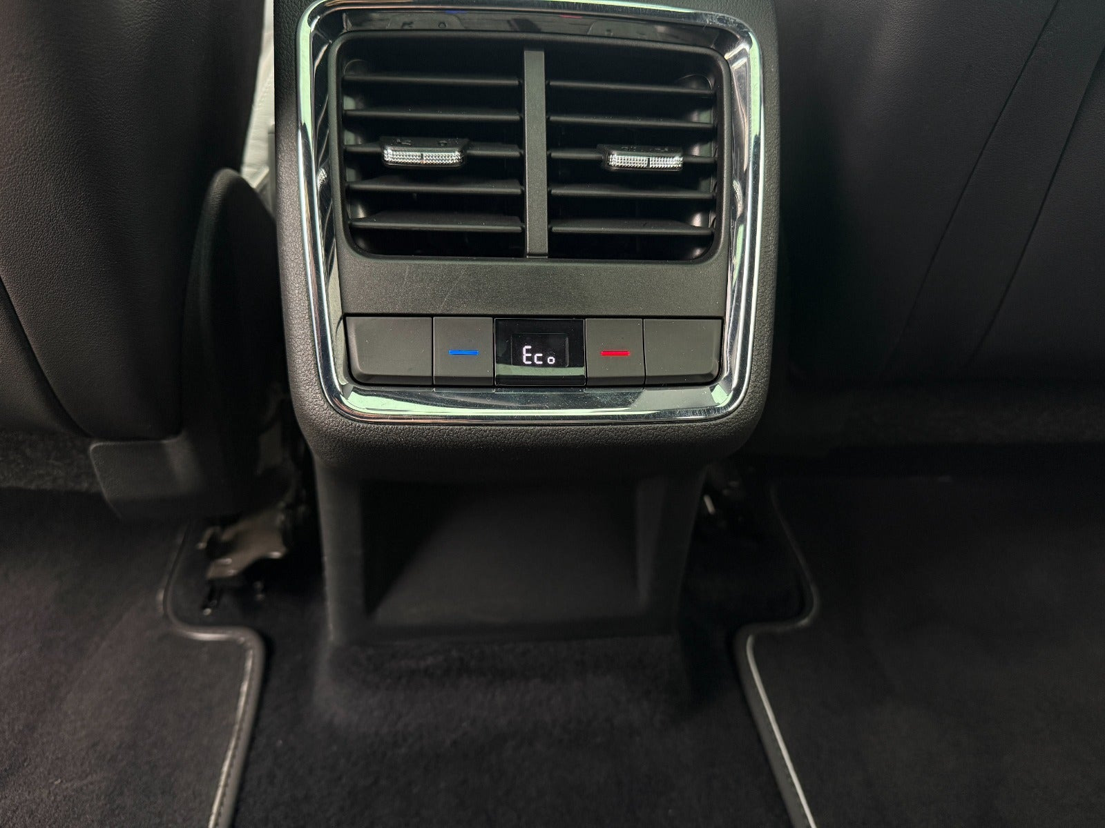 Grå Skoda Enyaq fra 2023