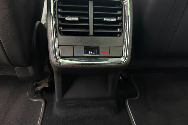 Grå Skoda Enyaq fra 2023