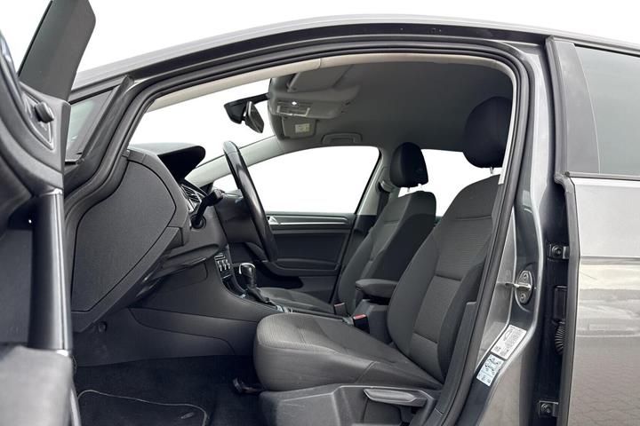 Grå VW e-Golf VII fra 2020