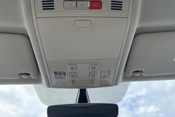 Grå VW e-Golf VII fra 2020